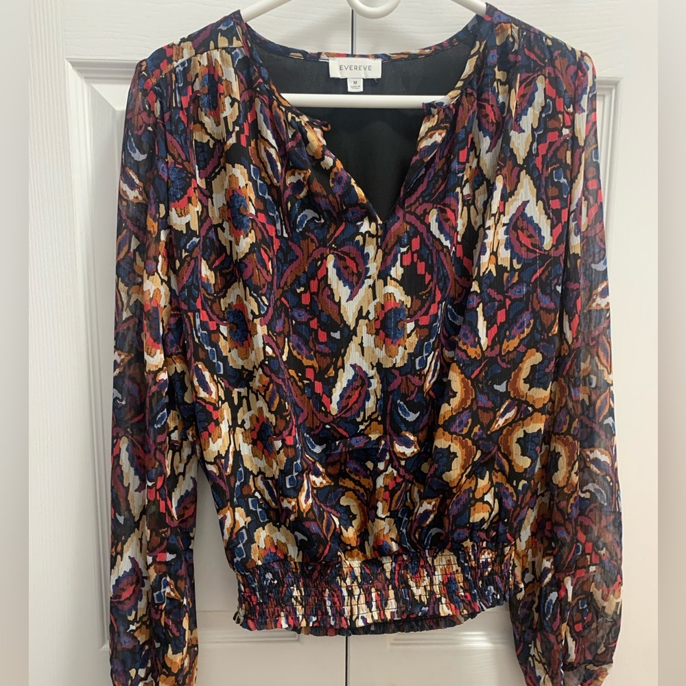 Cute Evereve top! Gold glittery streaks!